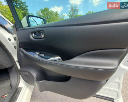 Білий Ніссан Ліф, об'ємом двигуна 0 л та пробігом 38 тис. км за 18300 $, фото 23 на Automoto.ua