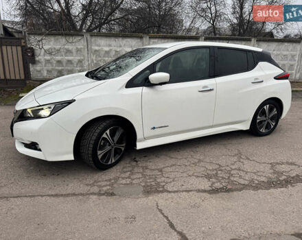 Белый Ниссан Лиф, объемом двигателя 0 л и пробегом 65 тыс. км за 13200 $, фото 2 на Automoto.ua