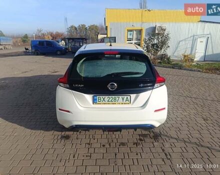 Білий Ніссан Ліф, об'ємом двигуна 0 л та пробігом 50 тис. км за 13500 $, фото 3 на Automoto.ua