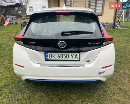 Белый Ниссан Лиф, объемом двигателя 0 л и пробегом 135 тыс. км за 12700 $, фото 4 на Automoto.ua