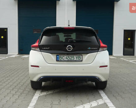 Белый Ниссан Лиф, объемом двигателя 0 л и пробегом 106 тыс. км за 16500 $, фото 6 на Automoto.ua