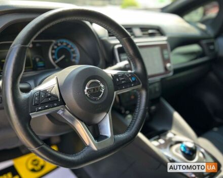 Белый Ниссан Лиф, объемом двигателя 62 л и пробегом 35 тыс. км за 18500 $, фото 19 на Automoto.ua