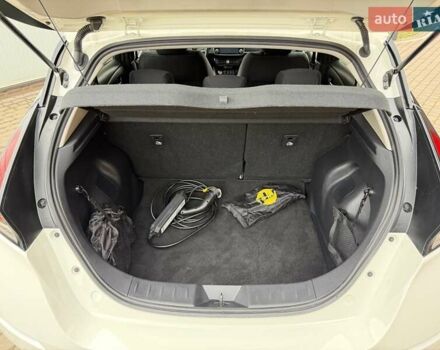 Белый Ниссан Лиф, объемом двигателя 0 л и пробегом 127 тыс. км за 14999 $, фото 64 на Automoto.ua