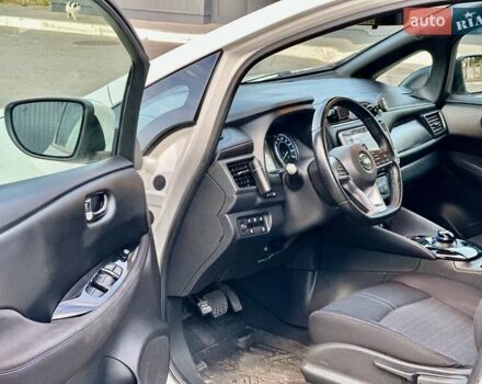 Белый Ниссан Лиф, объемом двигателя 0 л и пробегом 98 тыс. км за 13500 $, фото 9 на Automoto.ua