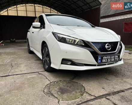 Белый Ниссан Лиф, объемом двигателя 0 л и пробегом 68 тыс. км за 14230 $, фото 1 на Automoto.ua