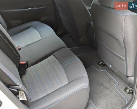 Белый Ниссан Лиф, объемом двигателя 0 л и пробегом 77 тыс. км за 12999 $, фото 19 на Automoto.ua