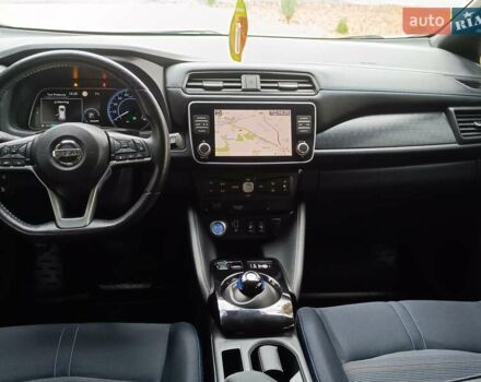 Белый Ниссан Лиф, объемом двигателя 0 л и пробегом 76 тыс. км за 13800 $, фото 16 на Automoto.ua