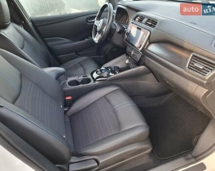 Белый Ниссан Лиф, объемом двигателя 0 л и пробегом 39 тыс. км за 14900 $, фото 12 на Automoto.ua