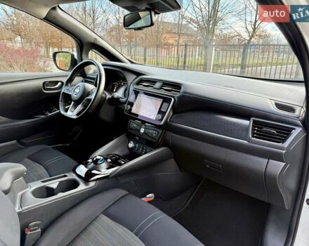 Білий Ніссан Ліф, об'ємом двигуна 0 л та пробігом 98 тис. км за 15450 $, фото 72 на Automoto.ua