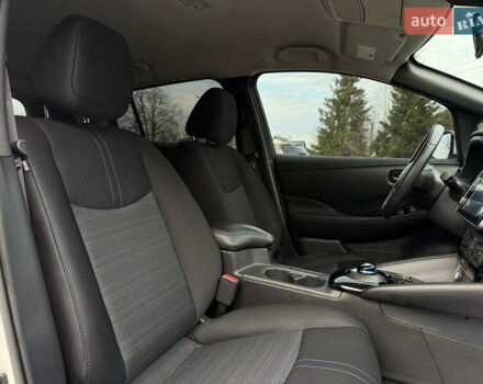 Белый Ниссан Лиф, объемом двигателя 0 л и пробегом 100 тыс. км за 15450 $, фото 38 на Automoto.ua