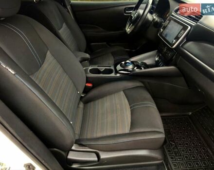 Белый Ниссан Лиф, объемом двигателя 0 л и пробегом 72 тыс. км за 13750 $, фото 6 на Automoto.ua