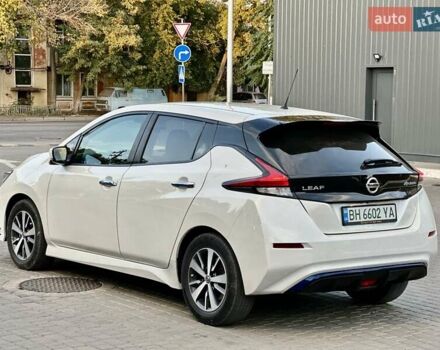 Белый Ниссан Лиф, объемом двигателя 0 л и пробегом 98 тыс. км за 13500 $, фото 5 на Automoto.ua