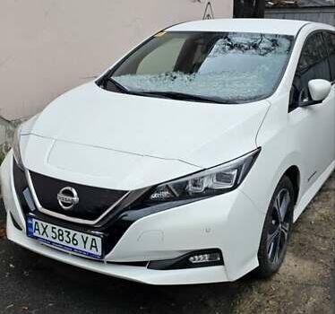 Белый Ниссан Лиф, объемом двигателя 0 л и пробегом 63 тыс. км за 12500 $, фото 3 на Automoto.ua