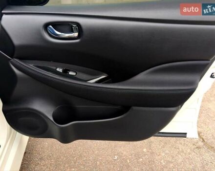 Белый Ниссан Лиф, объемом двигателя 0 л и пробегом 72 тыс. км за 13750 $, фото 5 на Automoto.ua