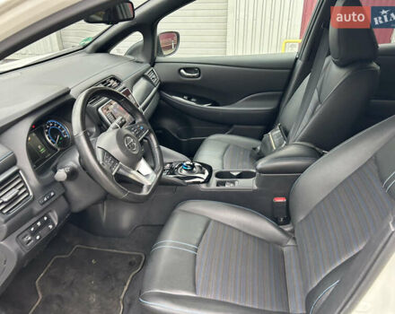 Белый Ниссан Лиф, объемом двигателя 0 л и пробегом 41 тыс. км за 15300 $, фото 12 на Automoto.ua