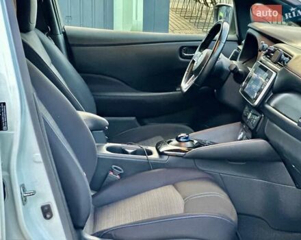 Белый Ниссан Лиф, объемом двигателя 0 л и пробегом 98 тыс. км за 13500 $, фото 16 на Automoto.ua