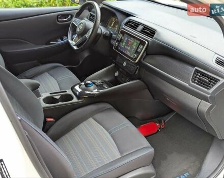 Белый Ниссан Лиф, объемом двигателя 0 л и пробегом 77 тыс. км за 12999 $, фото 16 на Automoto.ua