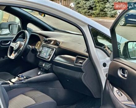 Белый Ниссан Лиф, объемом двигателя 0 л и пробегом 98 тыс. км за 13500 $, фото 15 на Automoto.ua