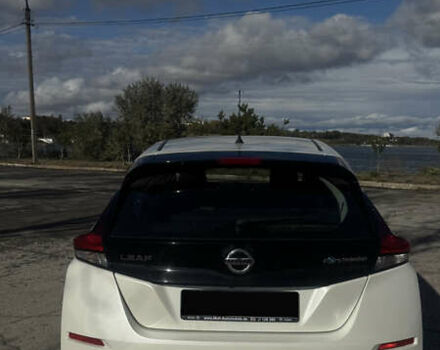 Білий Ніссан Ліф, об'ємом двигуна 0 л та пробігом 62 тис. км за 16000 $, фото 3 на Automoto.ua