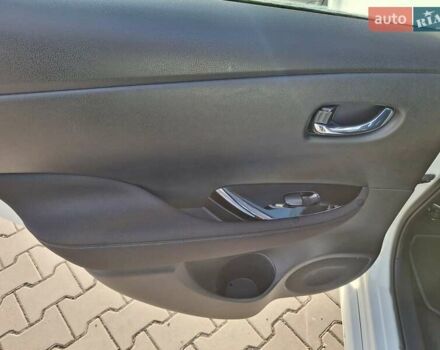 Белый Ниссан Лиф, объемом двигателя 0 л и пробегом 129 тыс. км за 12500 $, фото 17 на Automoto.ua