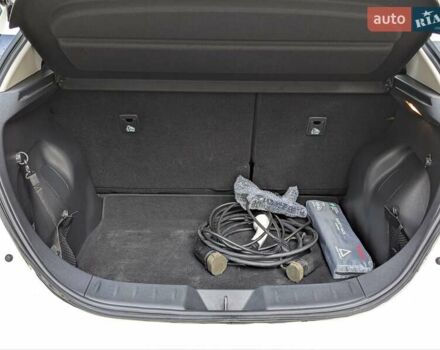 Белый Ниссан Лиф, объемом двигателя 0 л и пробегом 77 тыс. км за 12999 $, фото 21 на Automoto.ua