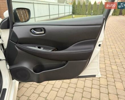 Белый Ниссан Лиф, объемом двигателя 0 л и пробегом 127 тыс. км за 14999 $, фото 57 на Automoto.ua