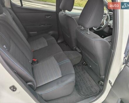 Белый Ниссан Лиф, объемом двигателя 0 л и пробегом 77 тыс. км за 12999 $, фото 8 на Automoto.ua