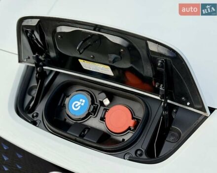 Білий Ніссан Ліф, об'ємом двигуна 0 л та пробігом 98 тис. км за 15450 $, фото 27 на Automoto.ua