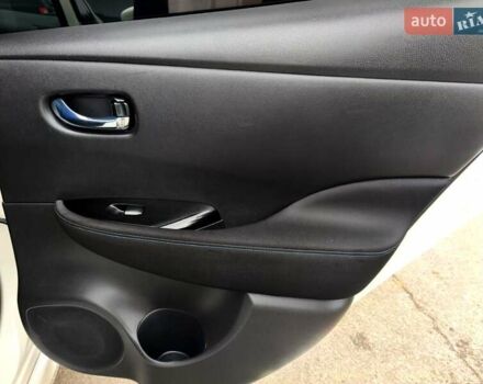 Белый Ниссан Лиф, объемом двигателя 0 л и пробегом 72 тыс. км за 13750 $, фото 16 на Automoto.ua