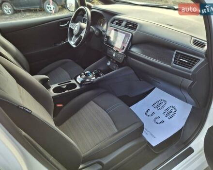 Белый Ниссан Лиф, объемом двигателя 0 л и пробегом 129 тыс. км за 12500 $, фото 14 на Automoto.ua