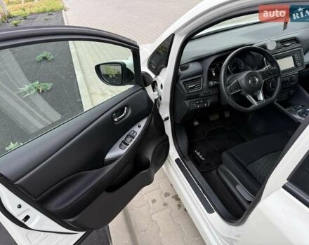 Белый Ниссан Лиф, объемом двигателя 0 л и пробегом 68 тыс. км за 12700 $, фото 10 на Automoto.ua