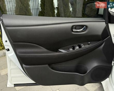 Белый Ниссан Лиф, объемом двигателя 0 л и пробегом 100 тыс. км за 15450 $, фото 23 на Automoto.ua