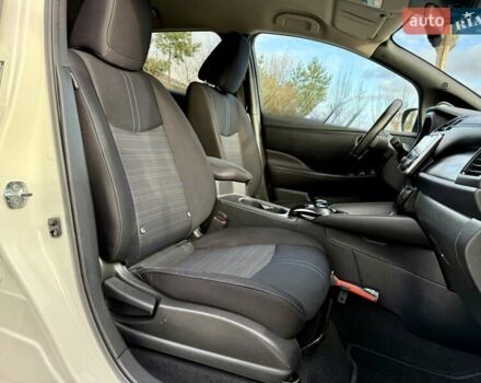 Білий Ніссан Ліф, об'ємом двигуна 0 л та пробігом 98 тис. км за 15450 $, фото 69 на Automoto.ua