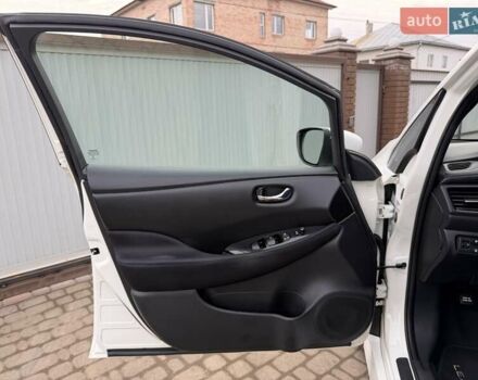 Белый Ниссан Лиф, объемом двигателя 0 л и пробегом 127 тыс. км за 14999 $, фото 26 на Automoto.ua