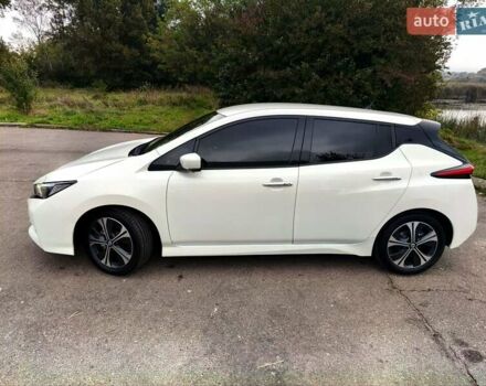 Белый Ниссан Лиф, объемом двигателя 0 л и пробегом 72 тыс. км за 13750 $, фото 49 на Automoto.ua