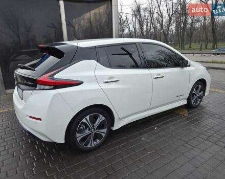 Белый Ниссан Лиф, объемом двигателя 0 л и пробегом 57 тыс. км за 16700 $, фото 2 на Automoto.ua