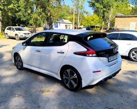 Белый Ниссан Лиф, объемом двигателя 0.16 л и пробегом 140 тыс. км за 13700 $, фото 1 на Automoto.ua