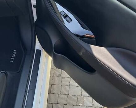 Белый Ниссан Лиф, объемом двигателя 0 л и пробегом 55 тыс. км за 17500 $, фото 52 на Automoto.ua