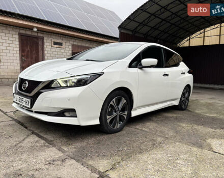 Белый Ниссан Лиф, объемом двигателя 0 л и пробегом 68 тыс. км за 14230 $, фото 3 на Automoto.ua