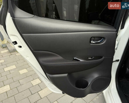 Белый Ниссан Лиф, объемом двигателя 0 л и пробегом 100 тыс. км за 15450 $, фото 28 на Automoto.ua