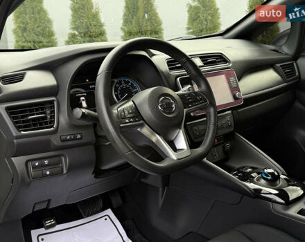 Белый Ниссан Лиф, объемом двигателя 0 л и пробегом 100 тыс. км за 15450 $, фото 21 на Automoto.ua