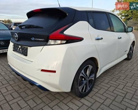 Белый Ниссан Лиф, объемом двигателя 0 л и пробегом 39 тыс. км за 14900 $, фото 4 на Automoto.ua