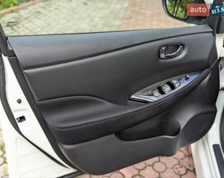 Белый Ниссан Лиф, объемом двигателя 0 л и пробегом 77 тыс. км за 12999 $, фото 18 на Automoto.ua