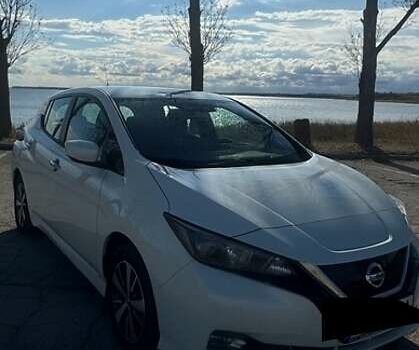 Білий Ніссан Ліф, об'ємом двигуна 0 л та пробігом 62 тис. км за 16000 $, фото 2 на Automoto.ua