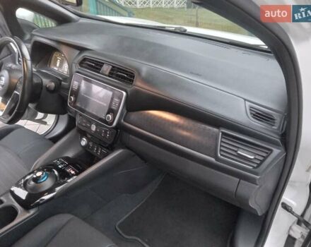 Білий Ніссан Ліф, об'ємом двигуна 0 л та пробігом 81 тис. км за 16990 $, фото 45 на Automoto.ua