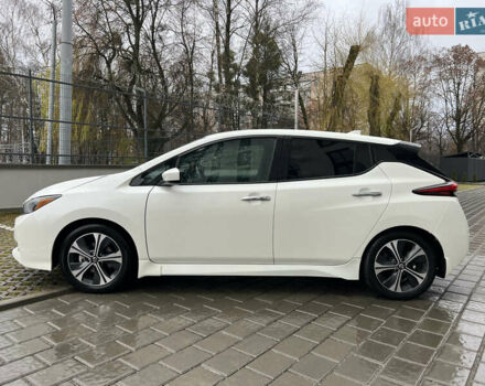 Белый Ниссан Лиф, объемом двигателя 0 л и пробегом 27 тыс. км за 13700 $, фото 3 на Automoto.ua