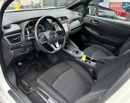 Белый Ниссан Лиф, объемом двигателя 0 л и пробегом 77 тыс. км за 13200 $, фото 20 на Automoto.ua