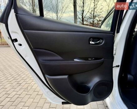 Белый Ниссан Лиф, объемом двигателя 0 л и пробегом 98 тыс. км за 15950 $, фото 84 на Automoto.ua