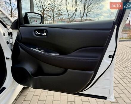 Белый Ниссан Лиф, объемом двигателя 0 л и пробегом 98 тыс. км за 15950 $, фото 66 на Automoto.ua