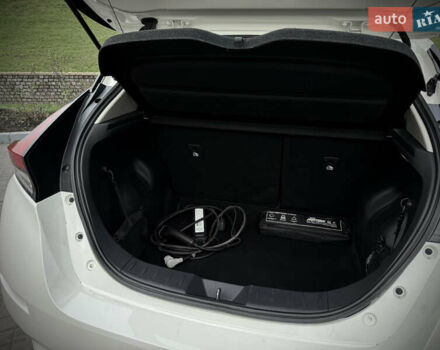 Белый Ниссан Лиф, объемом двигателя 0 л и пробегом 115 тыс. км за 11700 $, фото 44 на Automoto.ua